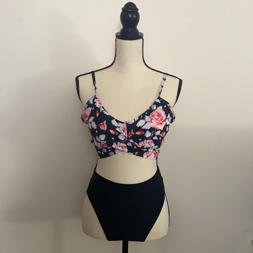 💕☀️NWOT Beautiful sexy floral swim wear set💕☀️